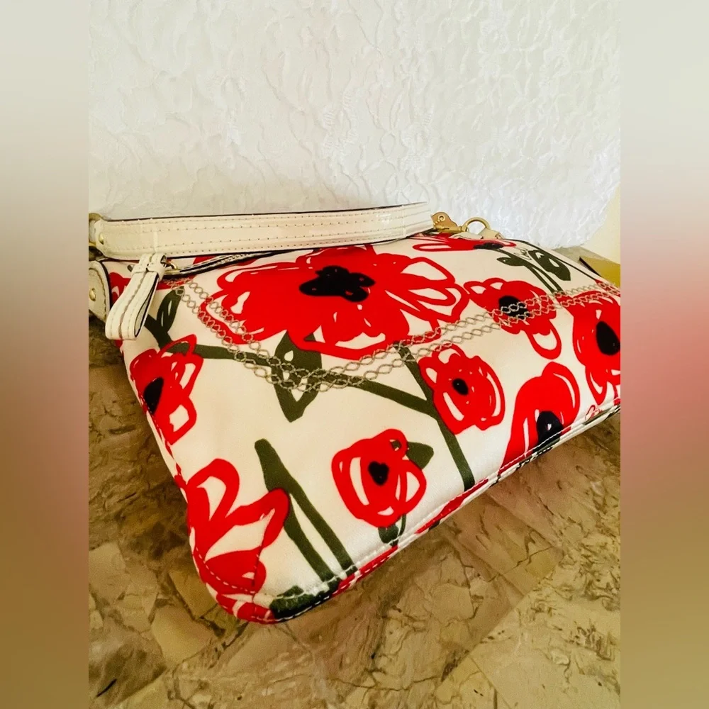 Coach 22440 poppy flowered red Stylish white and Green Women's Bag - Picture 7 of 11